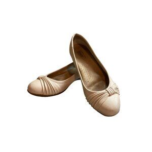 Croft Barrow Ortholite Womens Flat Shoes 8M Beige Cushioned Slip-On Preppy